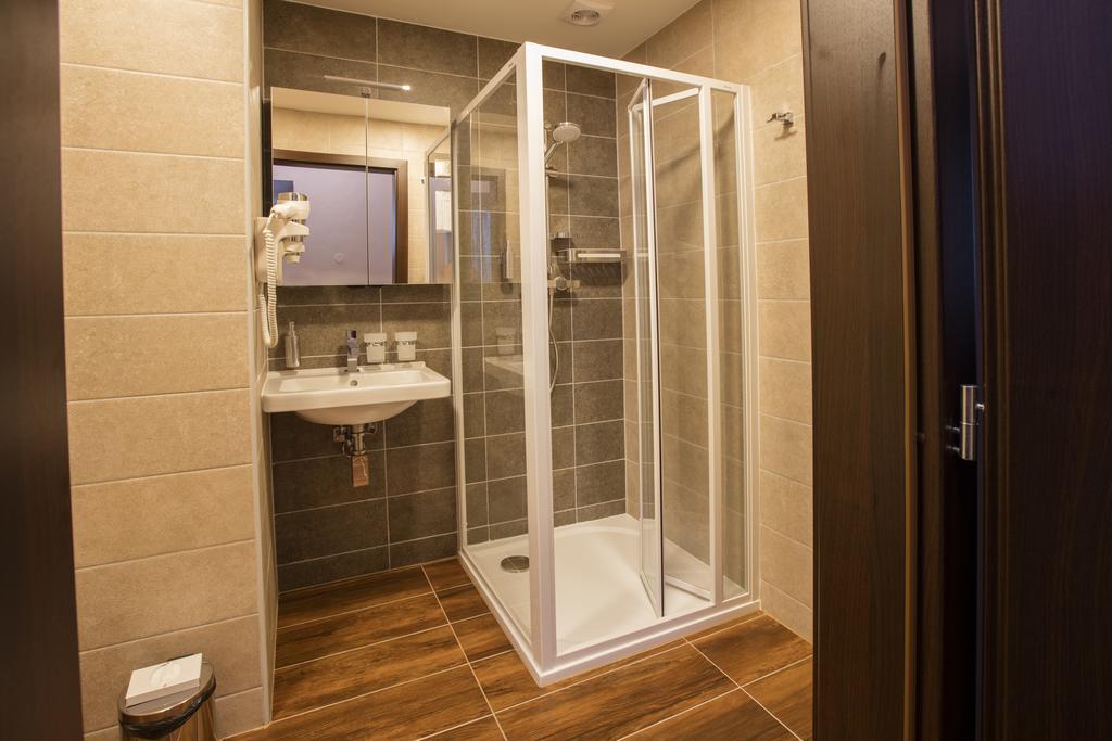 Hotel Bellevue Tlapak Podebrady Exterior photo